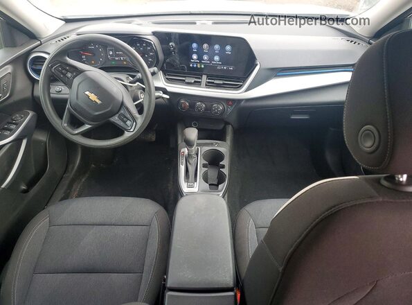 KL77LFE23RC127028 2024 CHEVROLET TRAX Белый Вид панели приборов