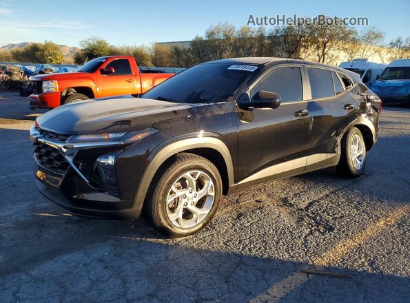 KL77LFE23RC135887 2024 CHEVROLET TRAX Черный Передняя левая четверть