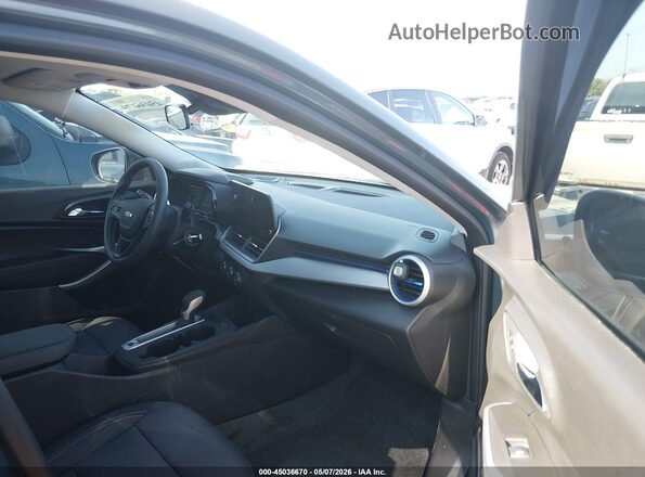 KL77LFEP1SC046045 2025 CHEVROLET TRAX Зеленый Вид салона спереди