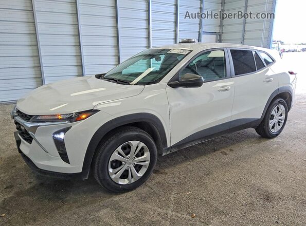 KL77LFEP1SC183874 2025 CHEVROLET TRAX Белый Передняя левая четверть