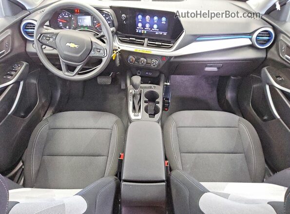 KL77LFEP1SC183874 2025 CHEVROLET TRAX Белый Вид панели приборов