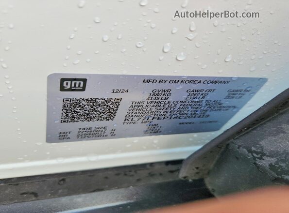 KL77LFEP1SC201418 2025 CHEVROLET TRAX White Вид наклейки з VIN-кодом