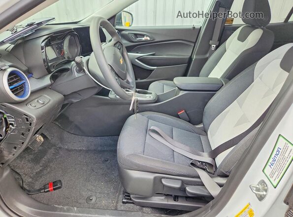 KL77LFEP1SC201418 2025 CHEVROLET TRAX White Вид салону спереду