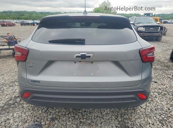 KL77LFEP2SC154979 2025 CHEVROLET TRAX Серебряный Вид сзади
