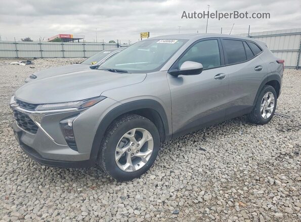 KL77LFEP2SC154979 2025 CHEVROLET TRAX Серебряный Передняя левая четверть