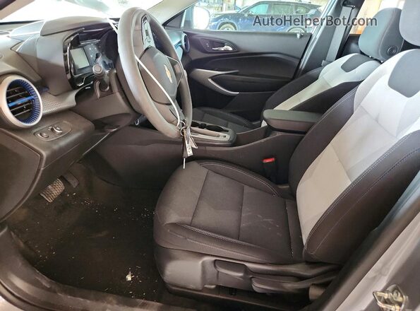 KL77LFEP3TC004767 2026 CHEVROLET TRAX Gray Vista interior delantera