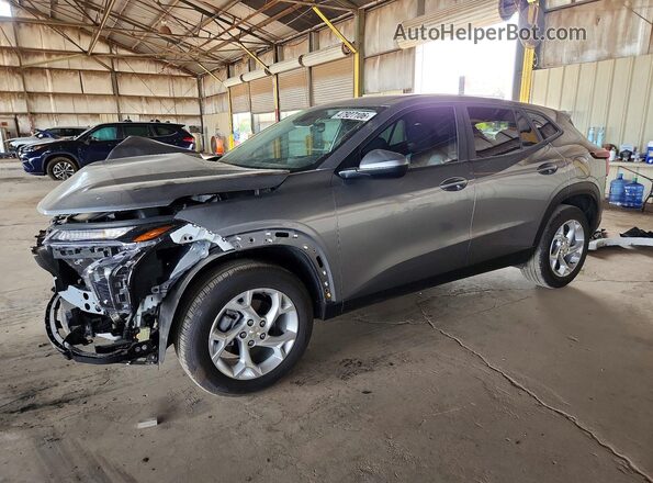 KL77LFEP3TC004767 2026 CHEVROLET TRAX Gray Vista tres cuartos delantera izquierda
