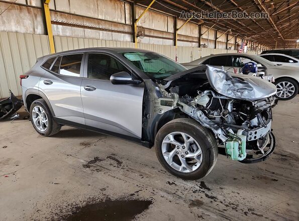 KL77LFEP3TC004767 2026 CHEVROLET TRAX Gray Delantero derecho