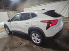 2026 Chevrolet Trax Ls Белый vin: KL77LFEP4TC097086 Damage: Left Rear Door, Dent(S) W/ Paint Dmg, > 12 Inches