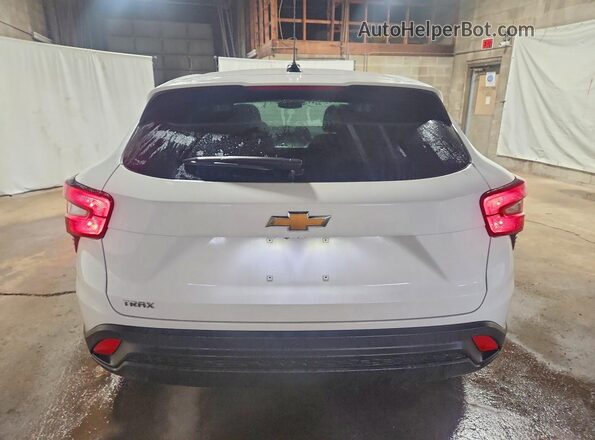 KL77LFEP4TC097086 2026 CHEVROLET TRAX Белый Вид сзади