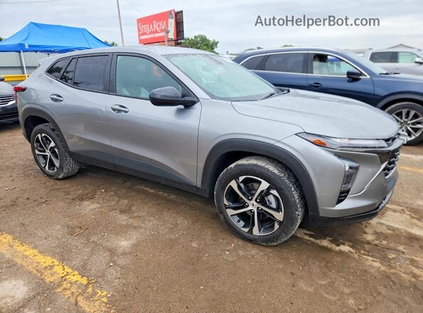 KL77LGE21RC218949 2024 CHEVROLET TRAX Silver Передня права чверть