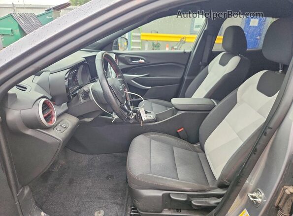 KL77LGE21RC218949 2024 CHEVROLET TRAX Silver Вид салону спереду
