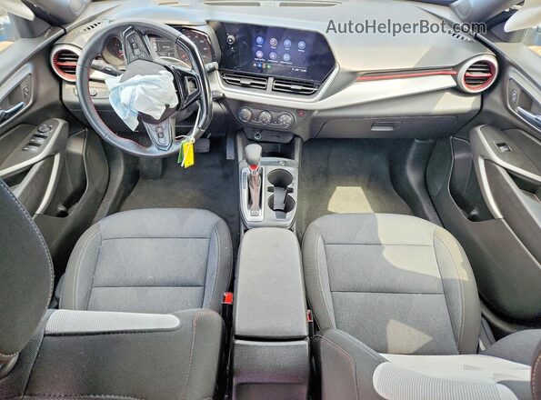 KL77LGE22RC077387 2024 CHEVROLET TRAX Blue Widok deski rozdzielczej