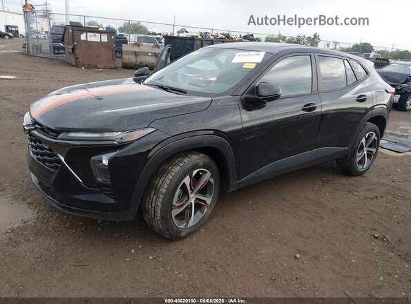 KL77LGE23RC199496 2024 CHEVROLET TRAX Черный Передняя левая четверть