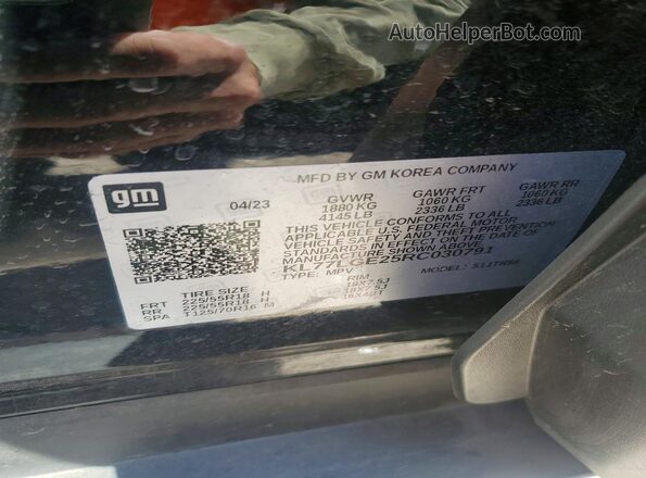 KL77LGE25RC030791 2024 CHEVROLET TRAX Black VIN sticker view