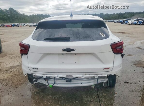 KL77LGE26RC193045 2024 CHEVROLET TRAX Белый Вид сзади