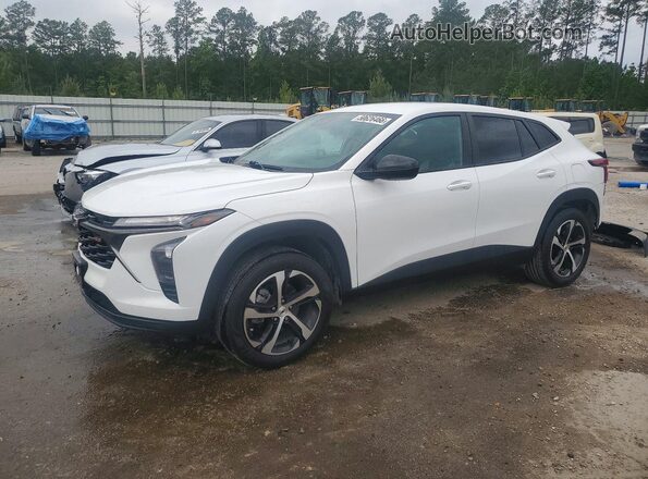 KL77LGE26RC193045 2024 CHEVROLET TRAX Белый Передняя левая четверть