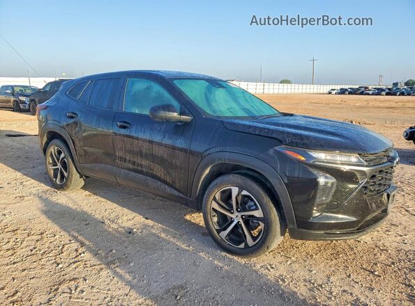 KL77LGE28RC208550 2024 CHEVROLET TRAX Черный Передняя правая четверть