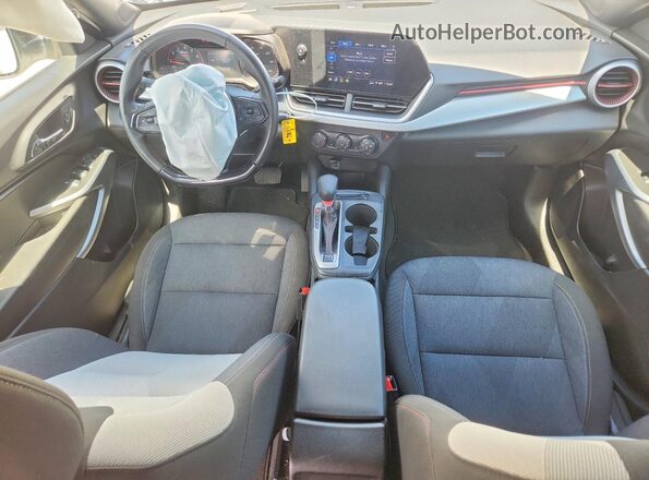 KL77LGE2XRC215189 2024 CHEVROLET TRAX Белый Вид панели приборов