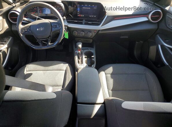 KL77LGEP7SC296704 2025 CHEVROLET TRAX Серый Вид панели приборов