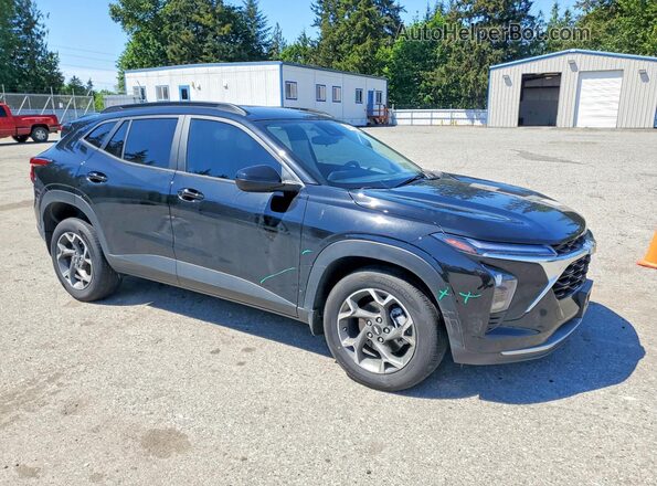 KL77LHE20RC091214 2024 CHEVROLET TRAX Черный Передняя правая четверть