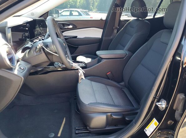 KL77LHE20RC091214 2024 CHEVROLET TRAX Черный Вид салона спереди
