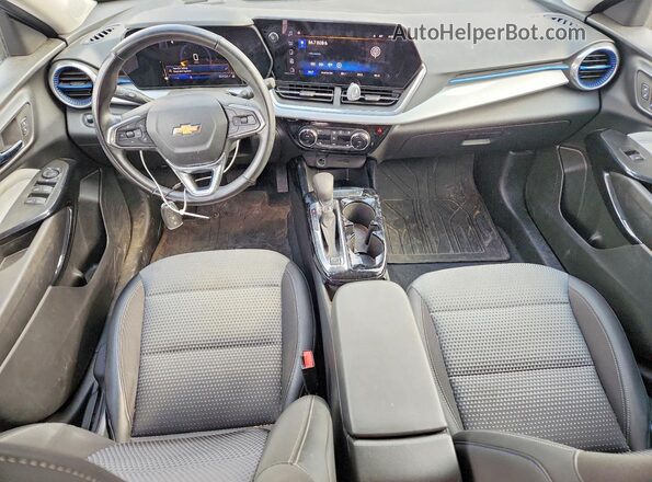 KL77LHE20RC225848 2024 CHEVROLET TRAX Синий Вид панели приборов