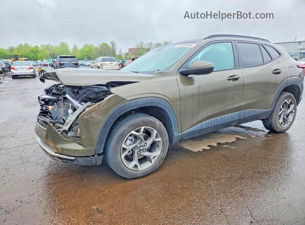 KL77LHE24RC055428 2024 CHEVROLET TRAX Коричневый Передняя левая четверть