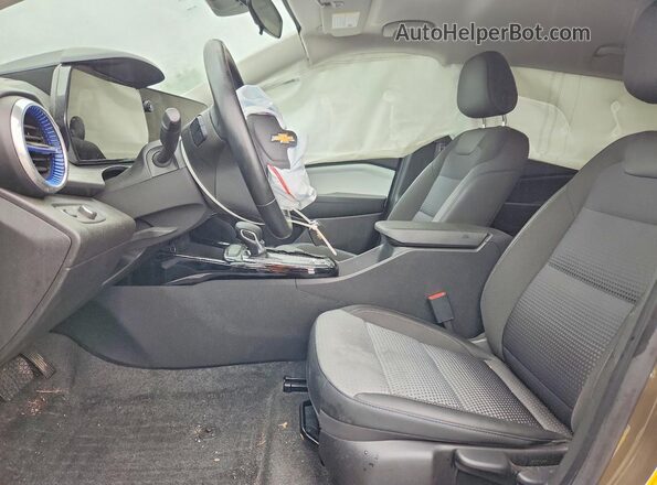 KL77LHE24RC055428 2024 CHEVROLET TRAX Коричневый Вид салона спереди