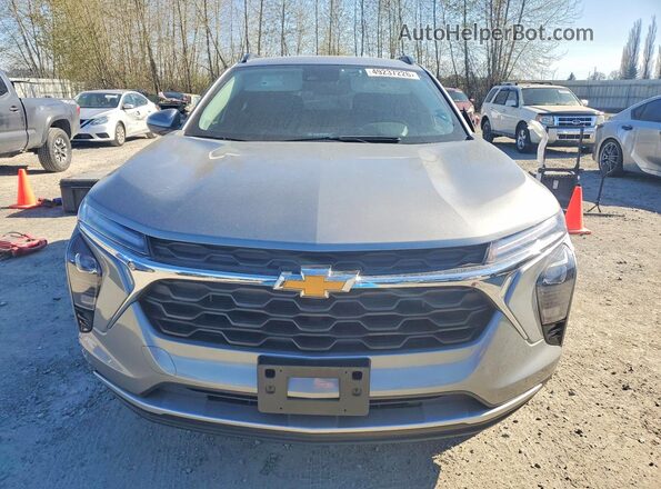 KL77LHE24RC148269 2024 CHEVROLET TRAX Серебряный Вид спереди