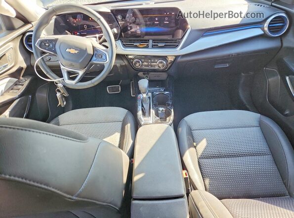 KL77LHE24RC191591 2024 CHEVROLET TRAX Серый Вид панели приборов