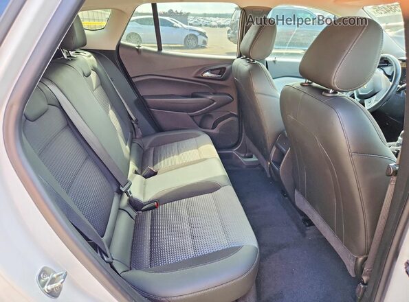 KL77LHE27RC059862 2024 CHEVROLET TRAX Белый Вид задней части салона