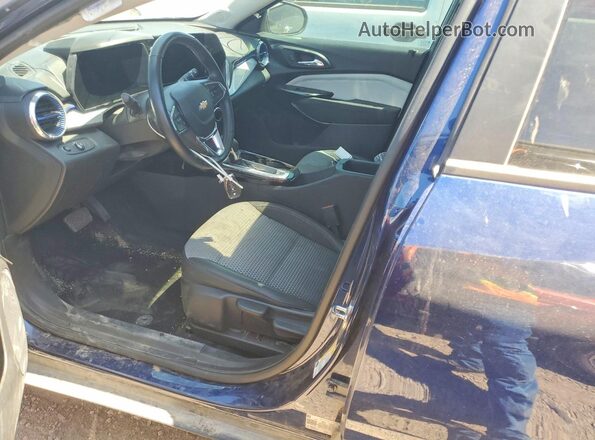 KL77LHE28RC010301 2024 CHEVROLET TRAX Blue Widok wnętrza z przodu