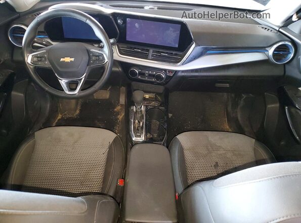 KL77LHE28RC010301 2024 CHEVROLET TRAX Blue Widok deski rozdzielczej