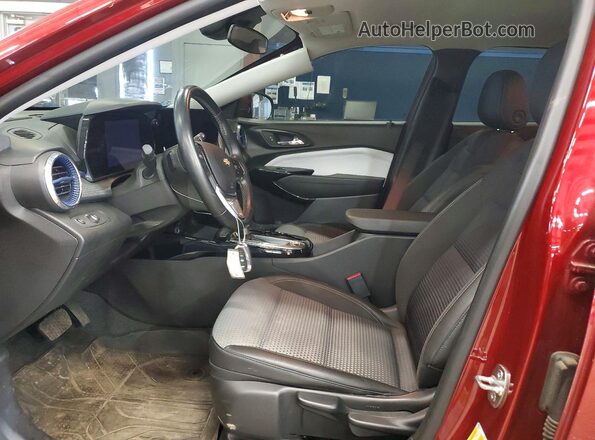 KL77LHE28RC038552 2024 CHEVROLET TRAX Red Vista interior delantera