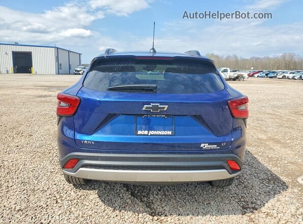 KL77LHE29RC225220 2024 CHEVROLET TRAX Синий Вид сзади
