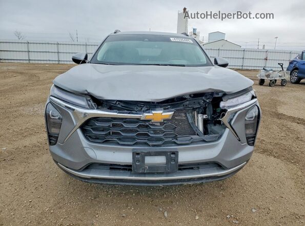 KL77LHE2XRC088563 2024 CHEVROLET TRAX Серый Вид спереди