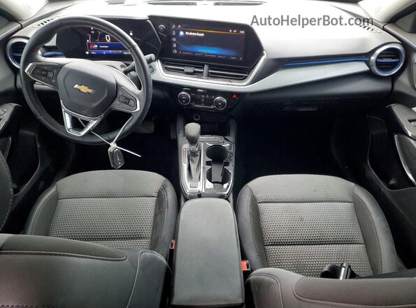 KL77LHE2XRC088563 2024 CHEVROLET TRAX Серый Вид панели приборов
