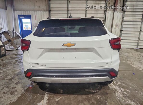 KL77LHEP0SC268233 2025 CHEVROLET TRAX Белый Вид сзади
