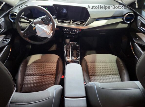 KL77LHEP0SC268233 2025 CHEVROLET TRAX Белый Вид панели приборов