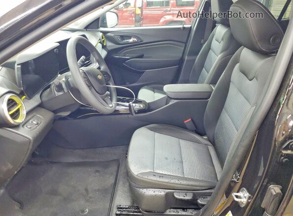 KL77LHEP0TC072181 2026 CHEVROLET TRAX Black Front interior view