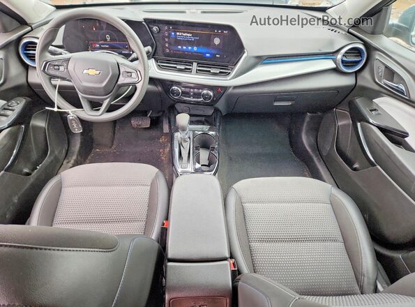KL77LHEP3SC134333 2025 CHEVROLET TRAX Угольный Вид панели приборов