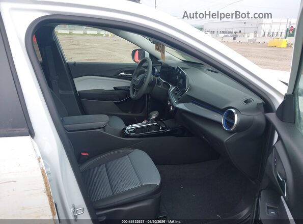 KL77LHEP4SC278781 2025 CHEVROLET TRAX White Widok wnętrza z przodu