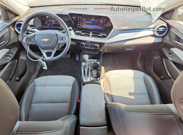 KL77LHEP5SC232294 2025 CHEVROLET TRAX Черный Вид панели приборов