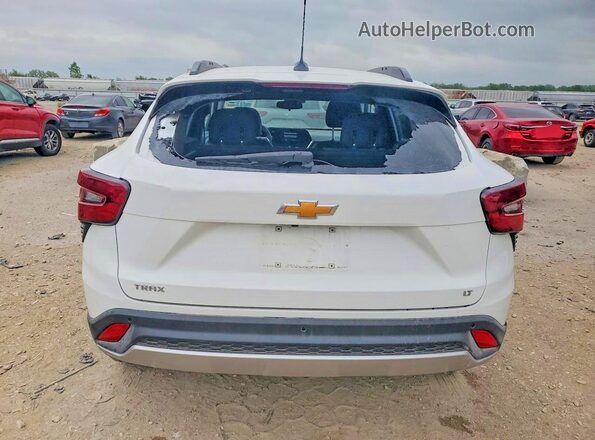 KL77LHEP7SC329660 2025 CHEVROLET TRAX Белый Вид сзади