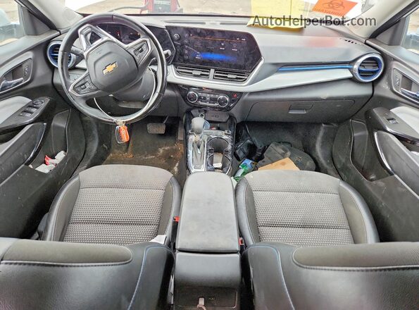 KL77LHEP8SC099188 2025 CHEVROLET TRAX Белый Вид панели приборов