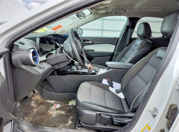 KL77LHEP8SC099188 2025 CHEVROLET TRAX Белый Вид салона спереди