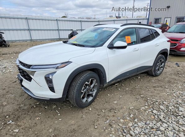 KL77LHEP8SC099188 2025 CHEVROLET TRAX Белый Передняя левая четверть