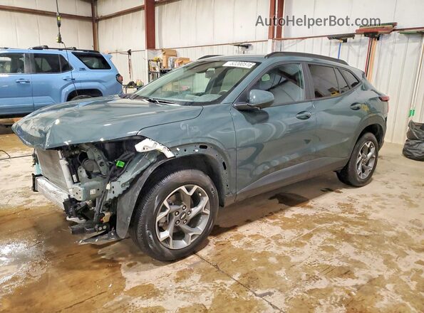KL77LHEP8SC213674 2025 CHEVROLET TRAX Серый Передняя левая четверть