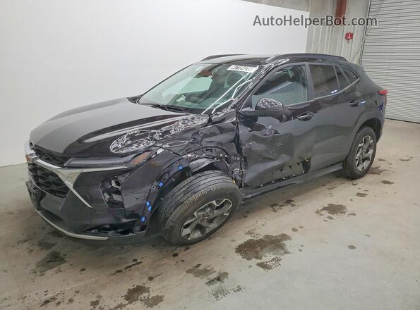 KL77LHEP9SC236915 2025 CHEVROLET TRAX Черный Передняя левая четверть